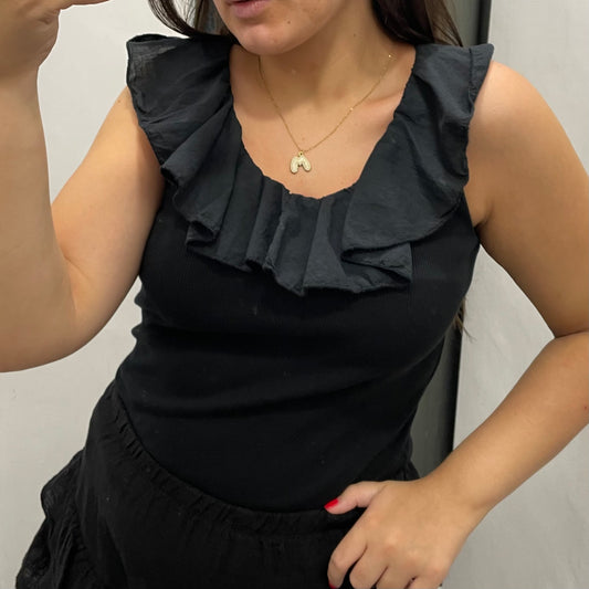 Camiseta Volante Cuello Negra